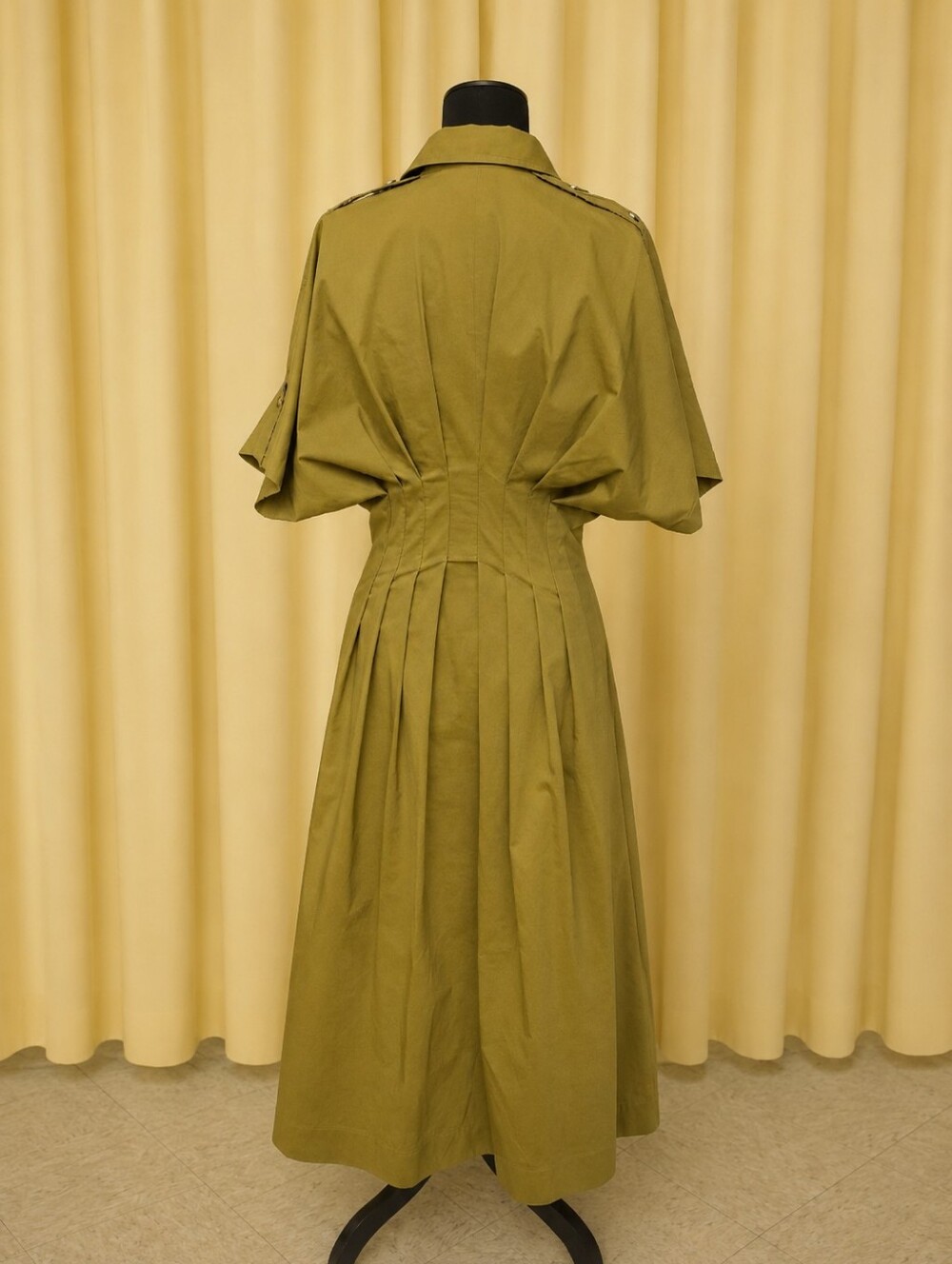 Exquise Olive Button-Front Maxi Dress with Puff Sleeves - Picture 2 of 10